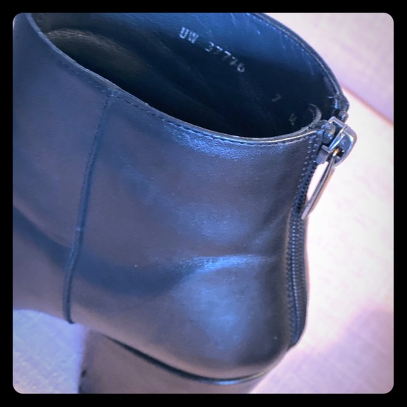 Stuart Weitzman Barcari Bootie - Picture 2 of 2